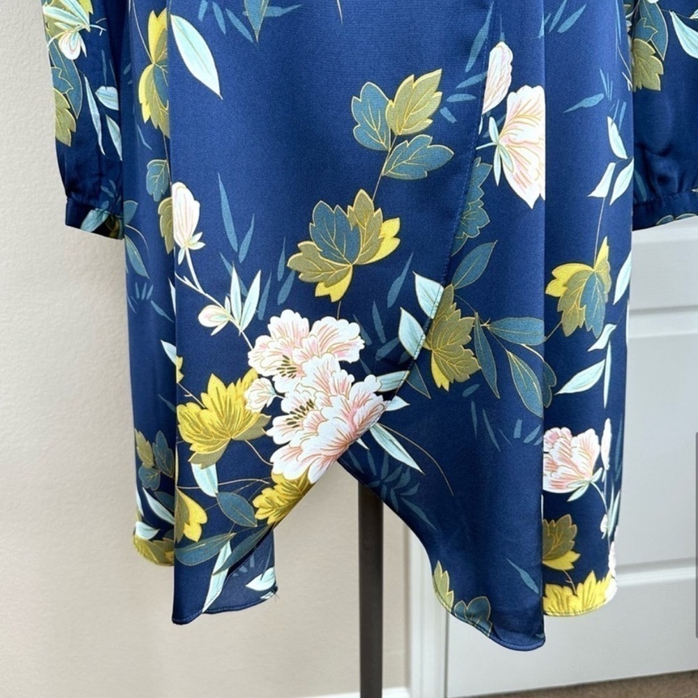 Lulus  Love is Life Navy Blue Floral Print Satin Wrap Dress Sz XS - Picture 9 of 13